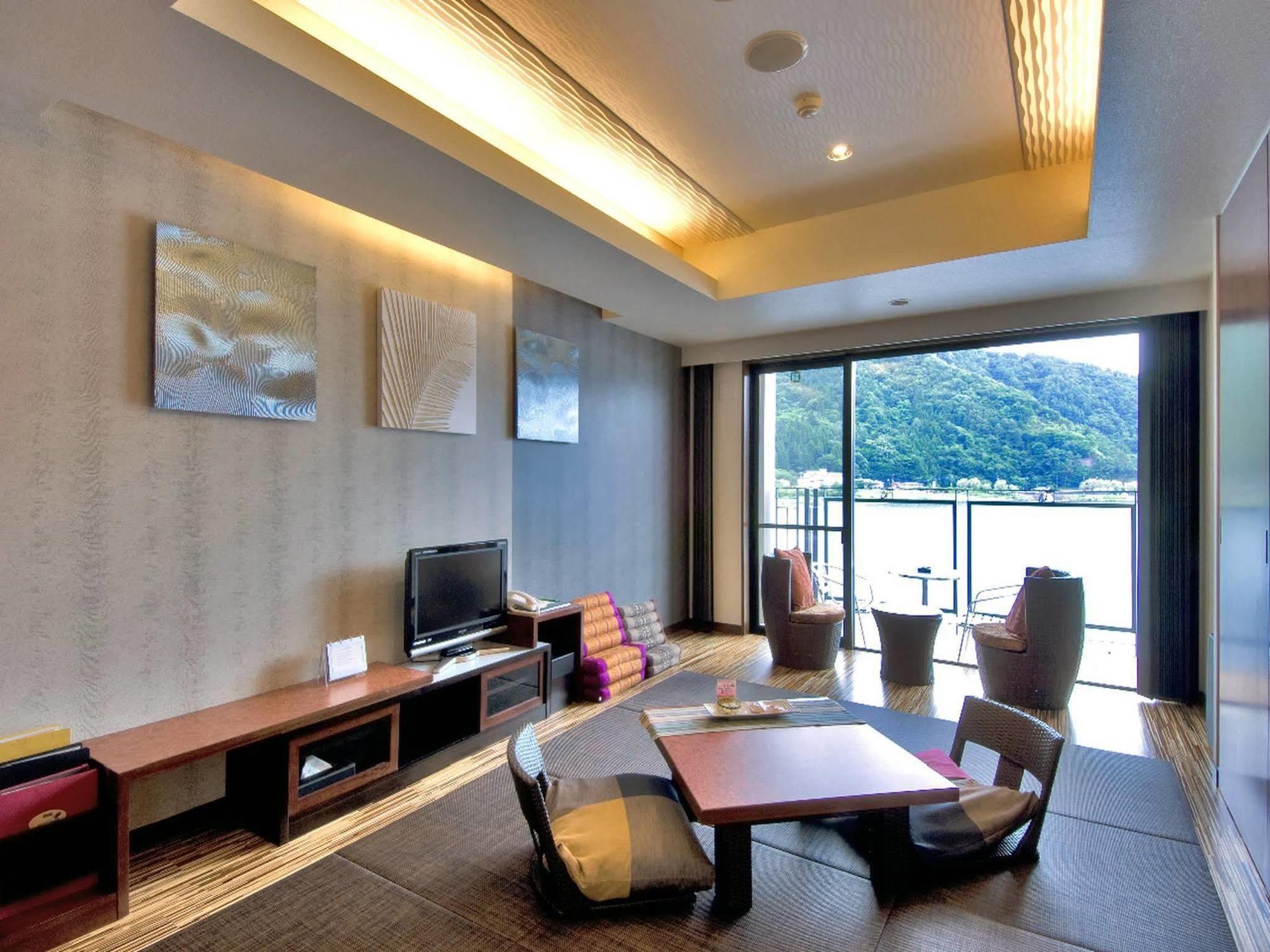 Kaze No Terrace Kukuna Hotel Fujikawaguchiko Exteriör bild